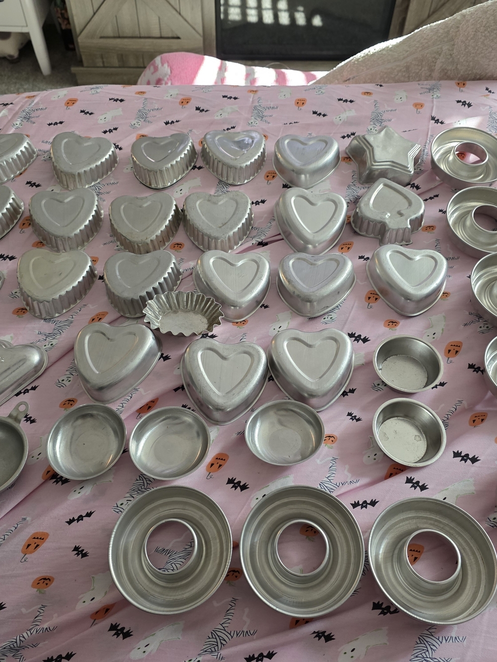 Assorted Silver Aluminum Heart & Round Baking Molds - 45 Pieces